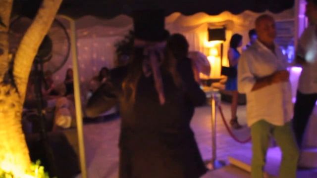 MadHouse (David Keiper on guitar) - Medley Sweet Child o'mine + Music is my business + Rehab смотреть онлайн