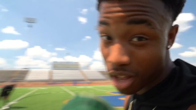 I ALMOST FOUGHT THIS TRASH TALKING HIGH SCHOOLER.. (DB vs WR 1ON1'S AGAINST 4-STAR) смотреть онлайн