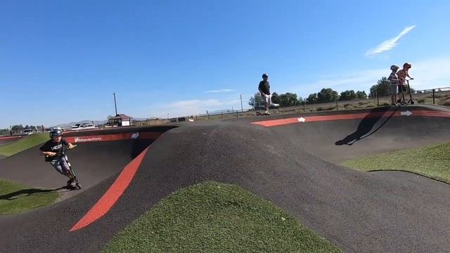 Redmond,OR Pump track on scooter!!(insane) смотреть онлайн