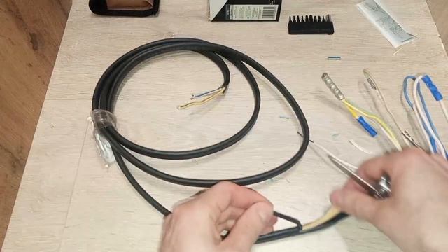 Зачистка провода Мультитулом Roxon MINI M2