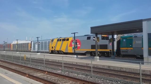 Engine #907 leads VIA Rail train #646 through Oshawa, Ontario on May 25th, 2018 смотреть онлайн