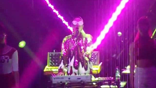 Javiera Mena - Otra Era (Live in Chile 04.09.2016) смотреть онлайн