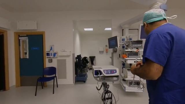 Karan Kapoor describes setting up for microlaryngoscopy Part 1 смотреть онлайн