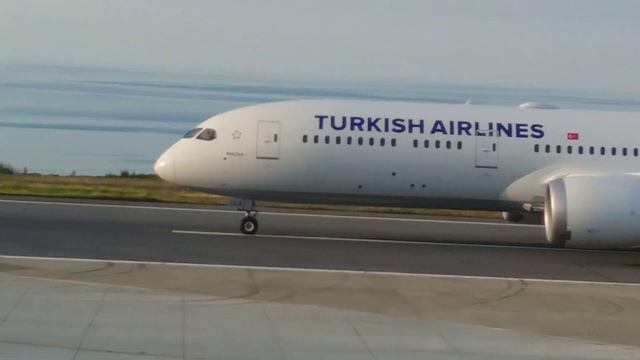 Turkish Airlines Boeing 787-9 Dreamliner Take Off From Trabzon