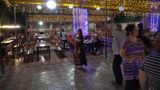 Мужики отдыхают в компании прекрасной певицы из Дагестана смотреть онлайн