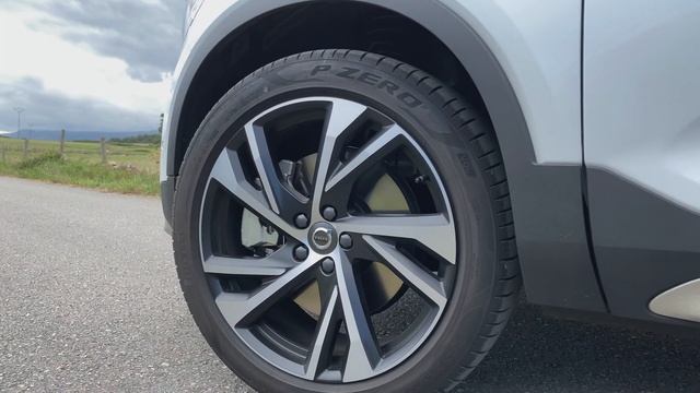 Vistazo rápido al Volvo XC40 Recharge R-Design T5 Twin смотреть онлайн