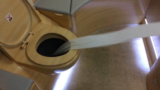 AIRPLANE TOILET FLUSH PRANK - EMIRATES A380 FIRST CLASS смотреть онлайн