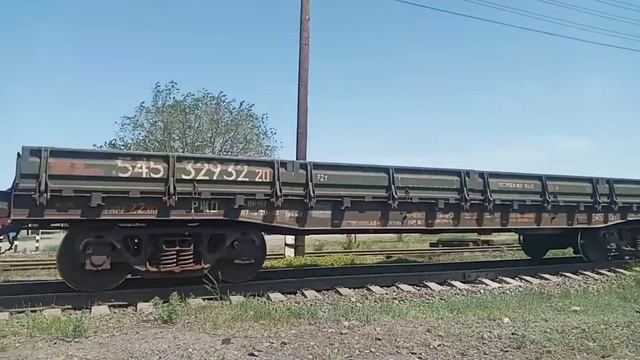 ТЭ33АС-0074 С грузовым поездом на переезде Чарск смотреть онлайн