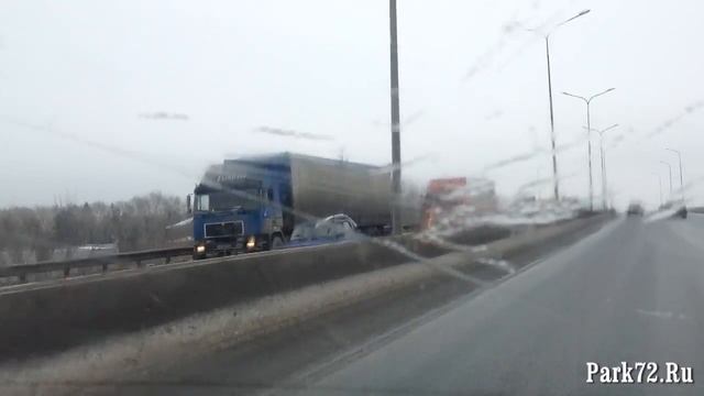 Акция "Улитка" дальнобойщиков. Объездная дорога г. Тюмень 30.11.2015 смотреть онлайн