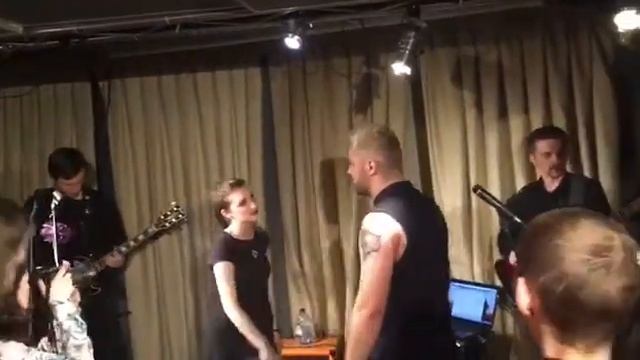 Серпень (Sierpien) - Сигнал (Signal) feat. Дарь Санна смотреть онлайн