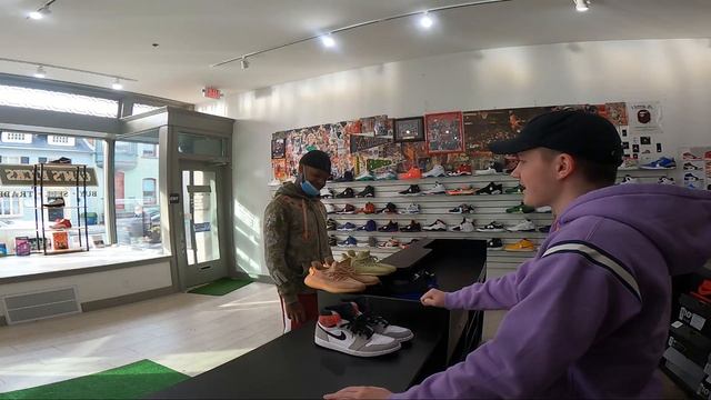 Sold Over $35,000 in 24h! (A Day In The Life Of A SNEAKER RESELLER Part 96.) смотреть онлайн