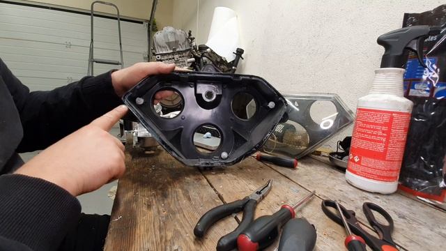 [TUTO] DÉMONTER UN OPTIQUE D' APRILIA RSV TUONO 1000 GEN1 смотреть онлайн