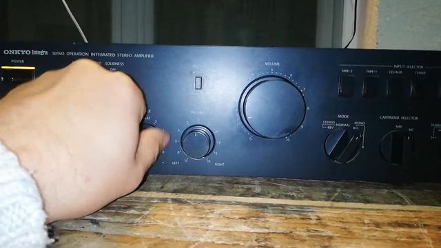Pojačalo ONKYO INTEGRA A-8015 смотреть онлайн