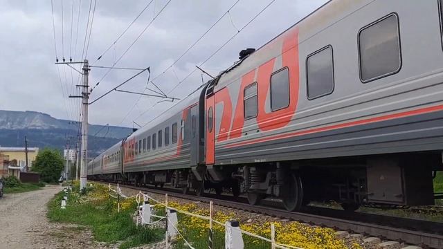 Электровоз ЭП1П-034 с поездом №398Й Киров - Кисловодск смотреть онлайн