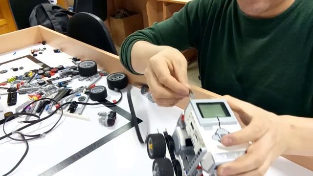 Сумо роботын құрастыру