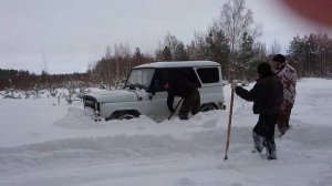 уаз и нива по глубокому снегу