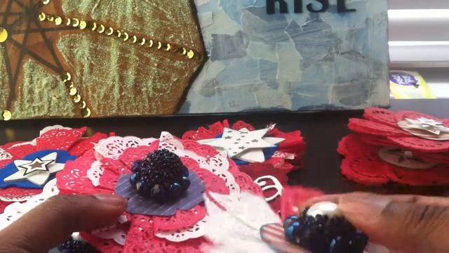 Red, white, & blue paper doily flowers смотреть онлайн