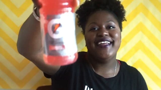 WHAT'S IN MY VOLLEYBALL BAG ⎮2017 EDITION смотреть онлайн