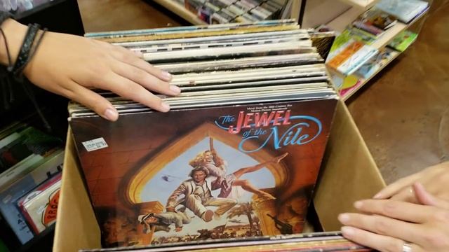 Vinyl Records and Huge Pink Floyd Poster смотреть онлайн