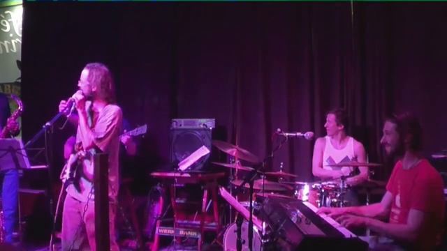 I werds überlebn - "Kristianix & Friendz" @ Cafe Carina смотреть онлайн