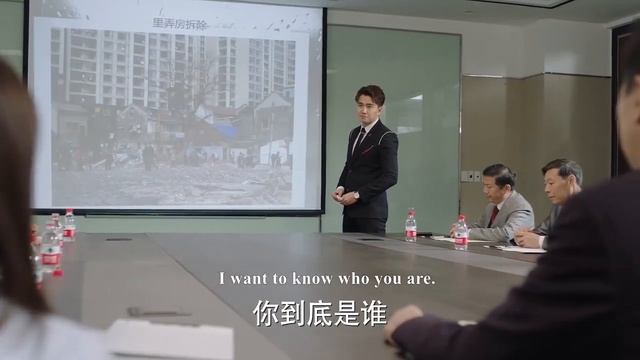 灰姑娘車裏換絲襪被人盯著看，大罵他流氓，到公司發現竟是新任總裁！ смотреть онлайн