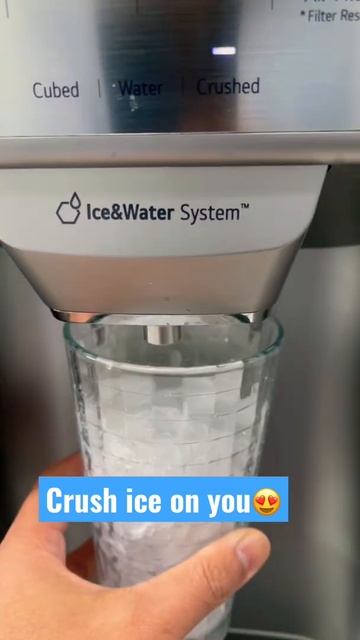 LG FRIDGE CRUSH ICE IN OUR SHAKE/EASY TO BLEND#shortvideos#crushice#lgappliances смотреть онлайн