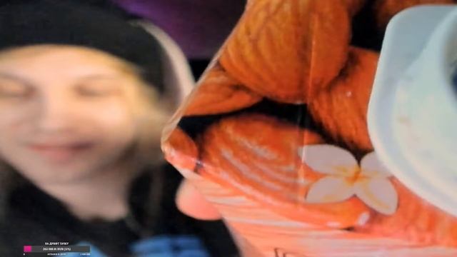 WHOPLOHOYPAREN  заставляет пить молоко