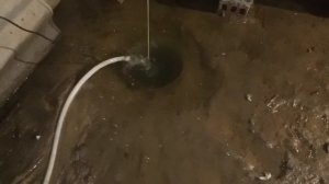 Откачиваю воду из подвала