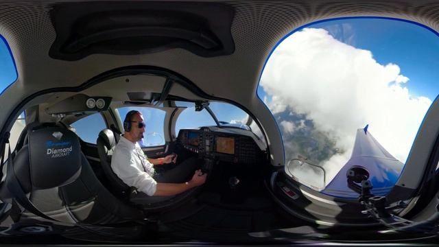 DiamondAircraft DA50 RG 360° Flight