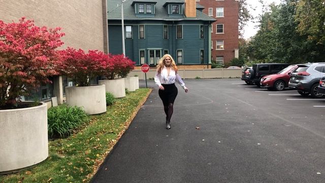 Sexy Crossdresser Ashley Kemp All business MILF смотреть онлайн