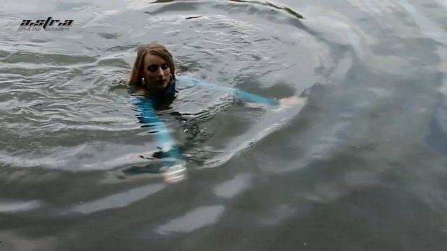 Jodie's Wetlook After Work  2/2 #wetlook #wetjeans #jodie