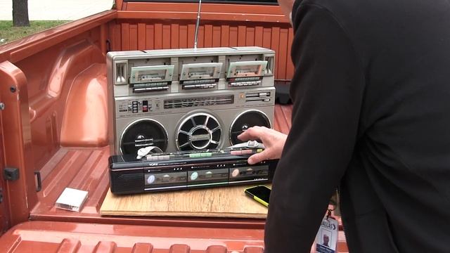 Triple Cassette boombox played Outside YORX Newave FP-1010 & Sold General Model No. MG-345 смотреть онлайн