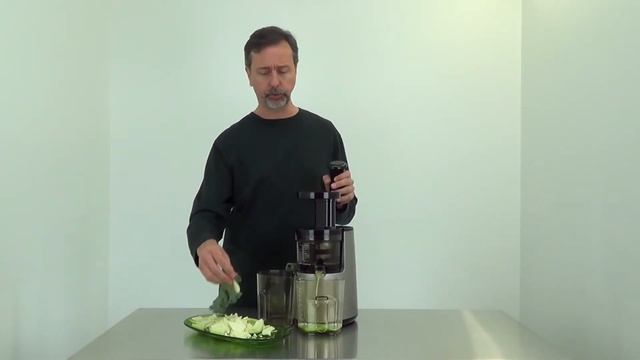 Hurom Elite HH Slow Juicer Cabbage Juice смотреть онлайн