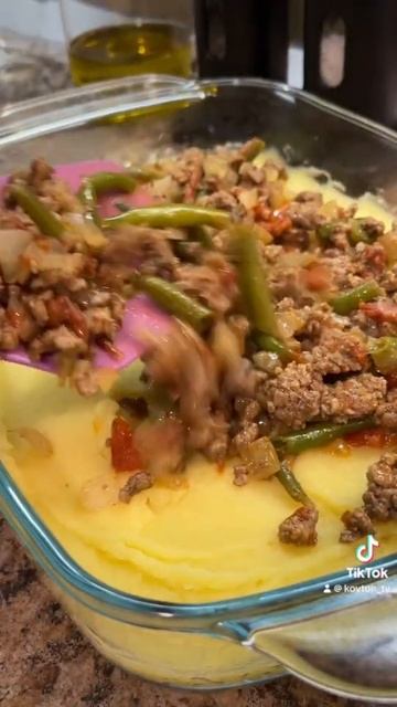 Картофельная запеканка с фаршем, овощами и сыром 🥔🥩🧀 Рецепт в описании смотреть онлайн