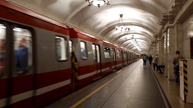 Отправление состава 81-722/723/724 - Юбилейный со станции Пушкинская. смотреть онлайн