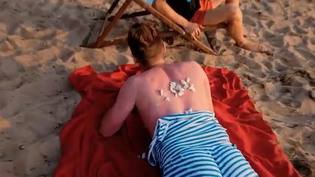 24 ЧАСА НА ПЛЯЖЕ ЧЕЛЛЕНДЖ ! смотреть онлайн