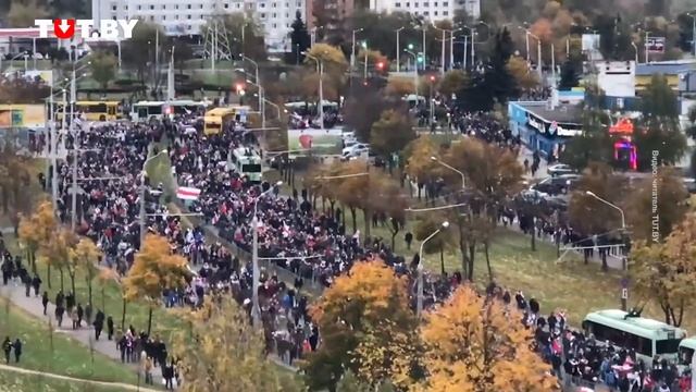 Протестующие на проспекте Рокоссовского днем 18 октября смотреть онлайн