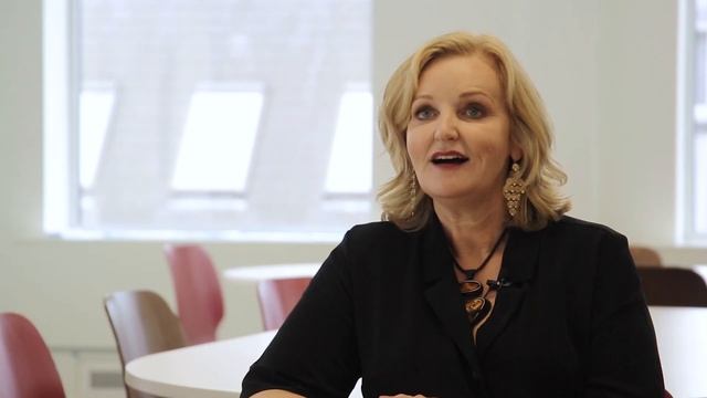 Essential Guide to the Fashion Business Short Course - Alison Lowe MBE смотреть онлайн