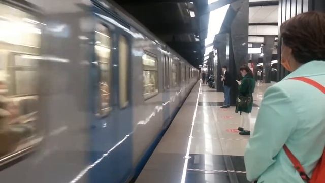81-760/761 Ока На станции Петровский парк смотреть онлайн