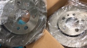 Шкода Рапид 2018  Распаковка передних тормозных дисков