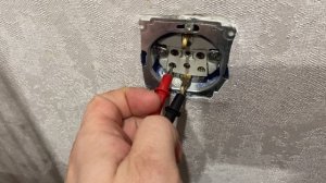 Как проверить заземление в розетке