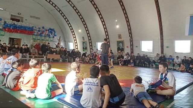 12:00 ч. Е. П. Федоров - Хорула Дьөгүөр аатынан көҥүл тустууга аһаҕас турнир смотреть онлайн