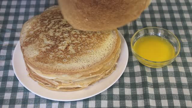 Блины дрожжевые на молоке. Рецепт теста для блинов. смотреть онлайн