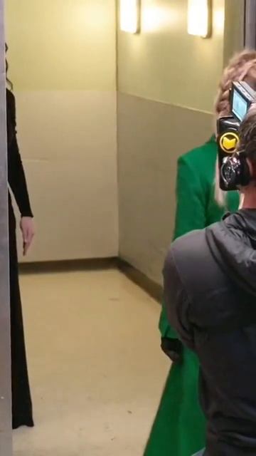 hailee steinfeld & florence pugh on the set of hawkeye смотреть онлайн