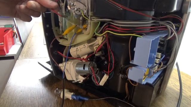 Jura J9 ERROR 1. Macht Kalten Kaffee Wird Aber Zeitweise Auch Warm.