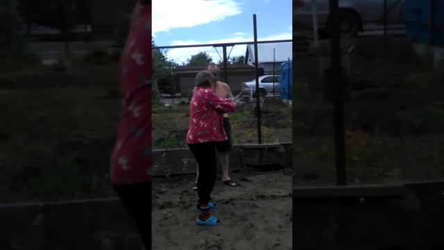 И вот такие скандальные люди уже продыха не дают пожилой женщине смотреть онлайн