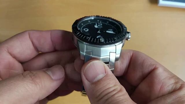 Tissot 天梭 T-Navigator Automatic 44mm
