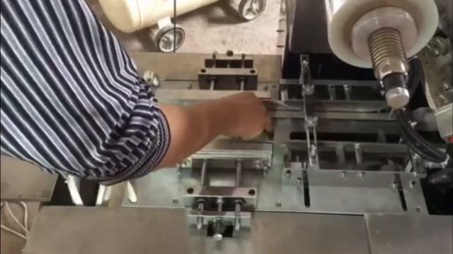 YH-820 Automatic Playing Cards Cellophane Wrapping Machine смотреть онлайн