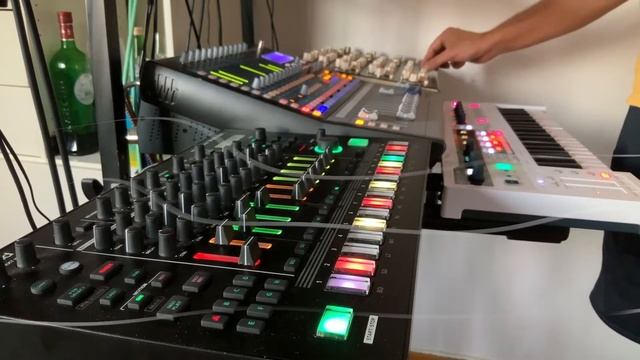 Roland probabilities and the Plastic Hammers | 10 min #dawless #jam with #tr-8s #vermona #perfourme смотреть онлайн