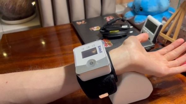 Запястный тонометр